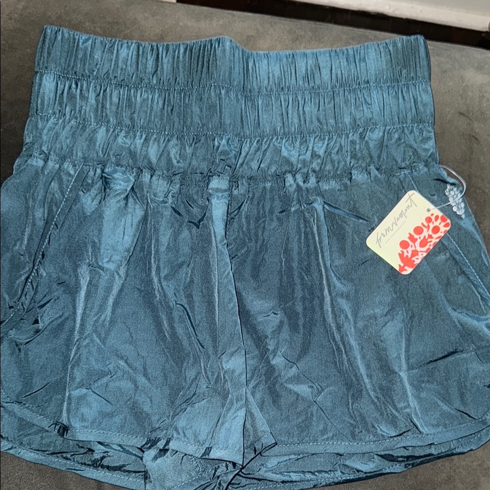 NWT Free People WAY HOME short
Vibrant color
New with tags
Built in underwear